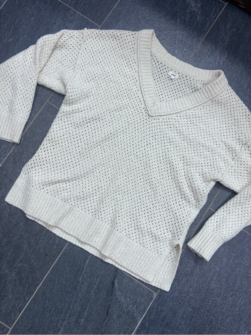 Cozy cream/ivory Chenille V-Neck chunky -Knit Sweater